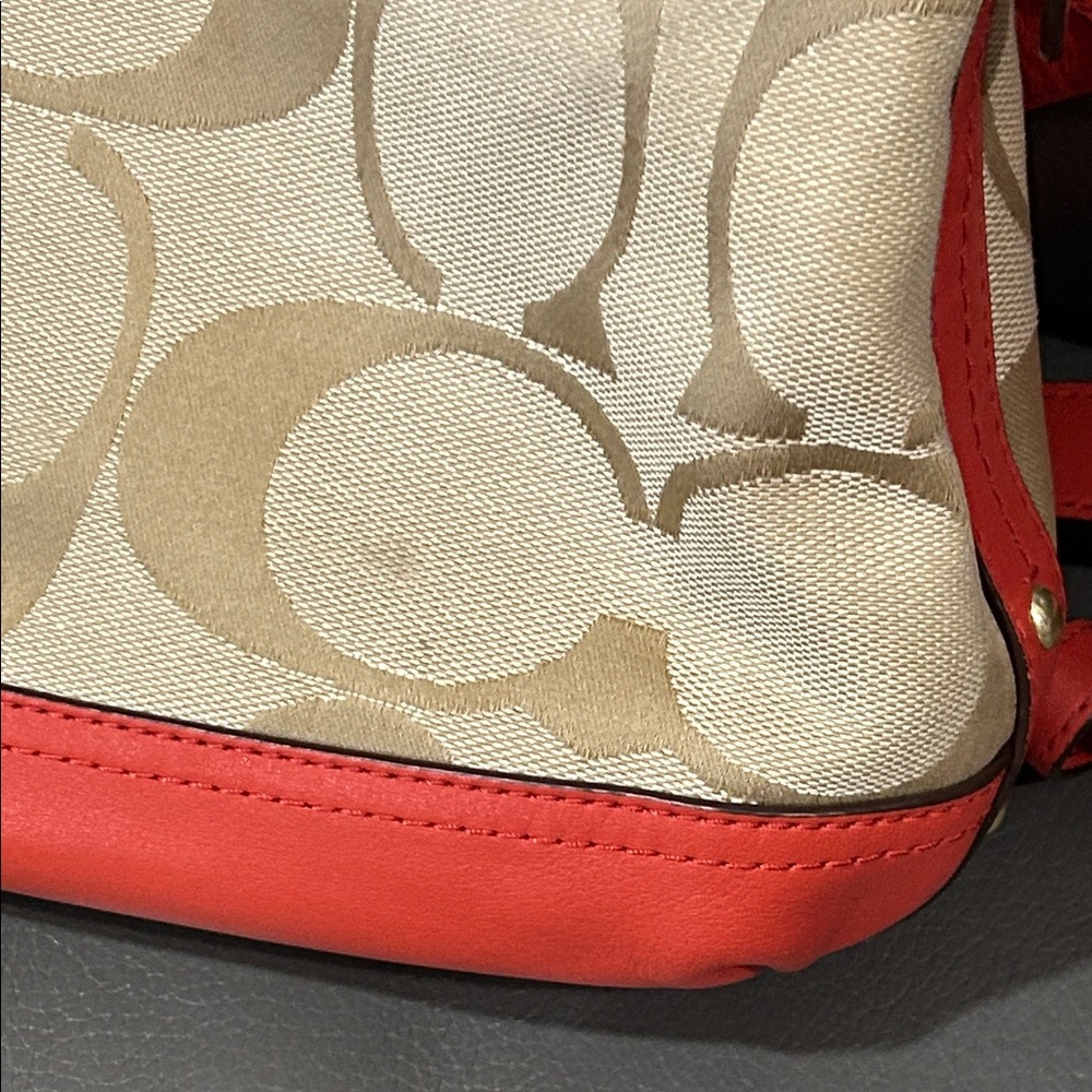 Coach Park Signature East-West Duffle K1280-F19731 GUC SEE ALL PHOTOS - Picture 7 of 14